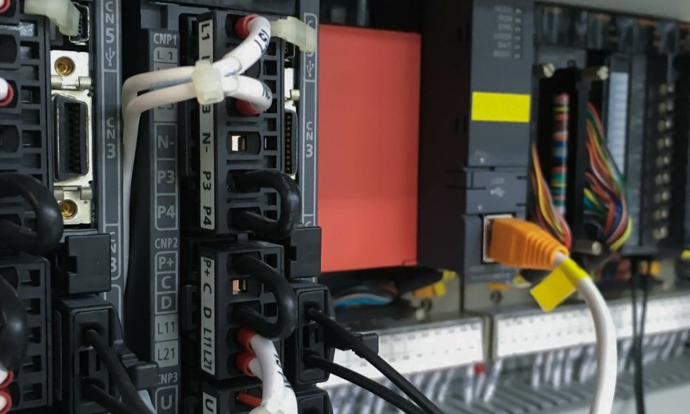 Analog v. Digital Servos: Which Is the Better Option?
